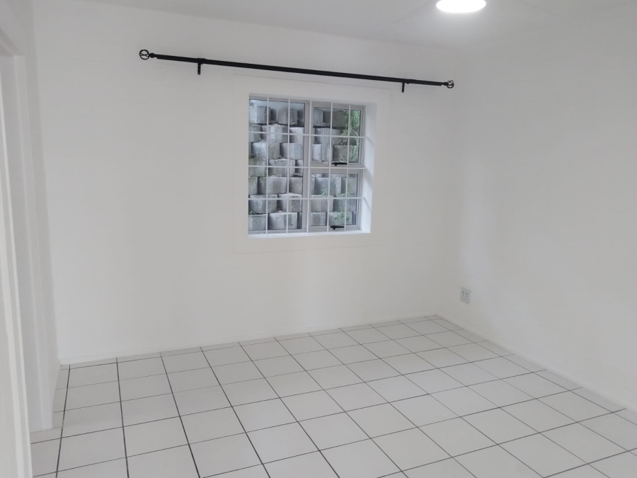 To Let 1 Bedroom Property for Rent in Bay View Village Western Cape